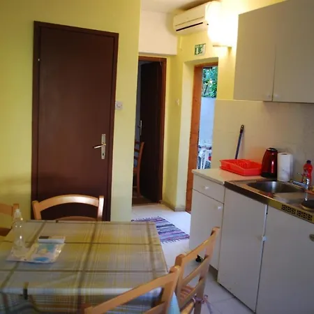 Silvija - 50 M From Sea Appartement